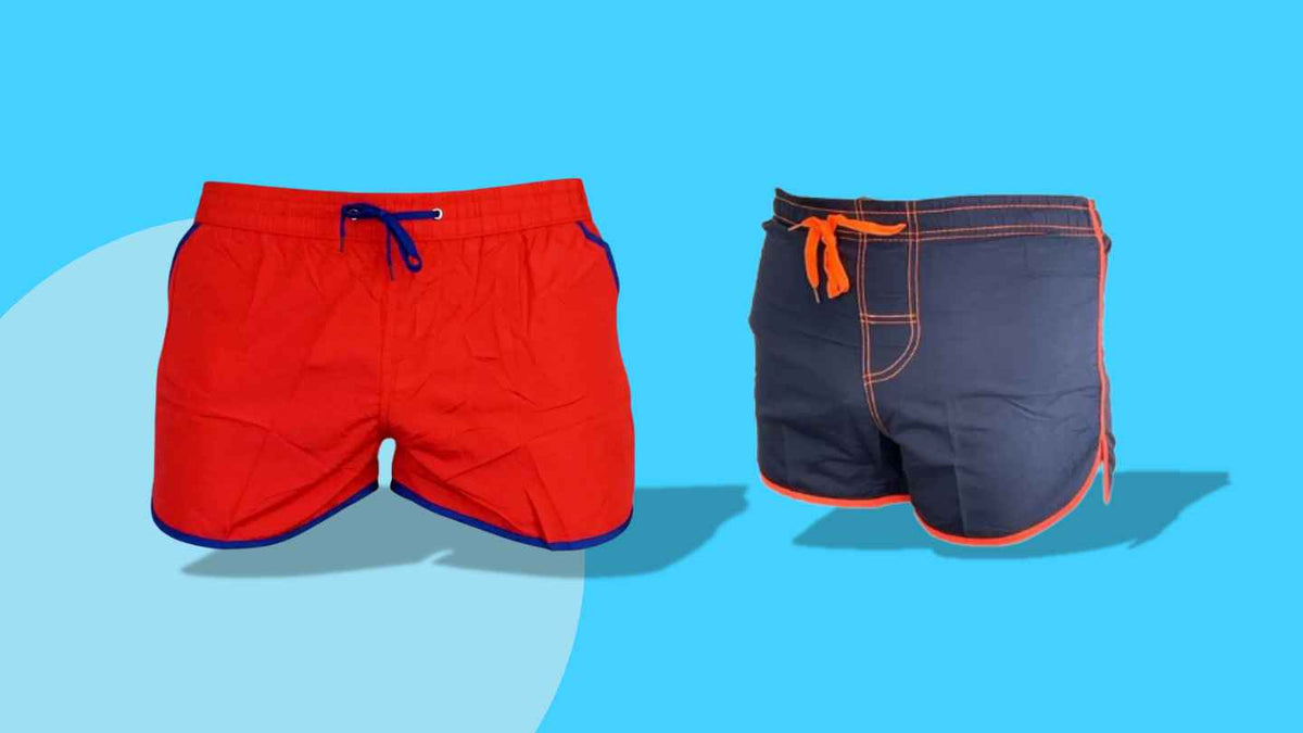 Kurze Badeshorts