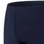Zwemboxer Shadow Stripe blauw – detail van gladde tailleband en gebogen voornaad